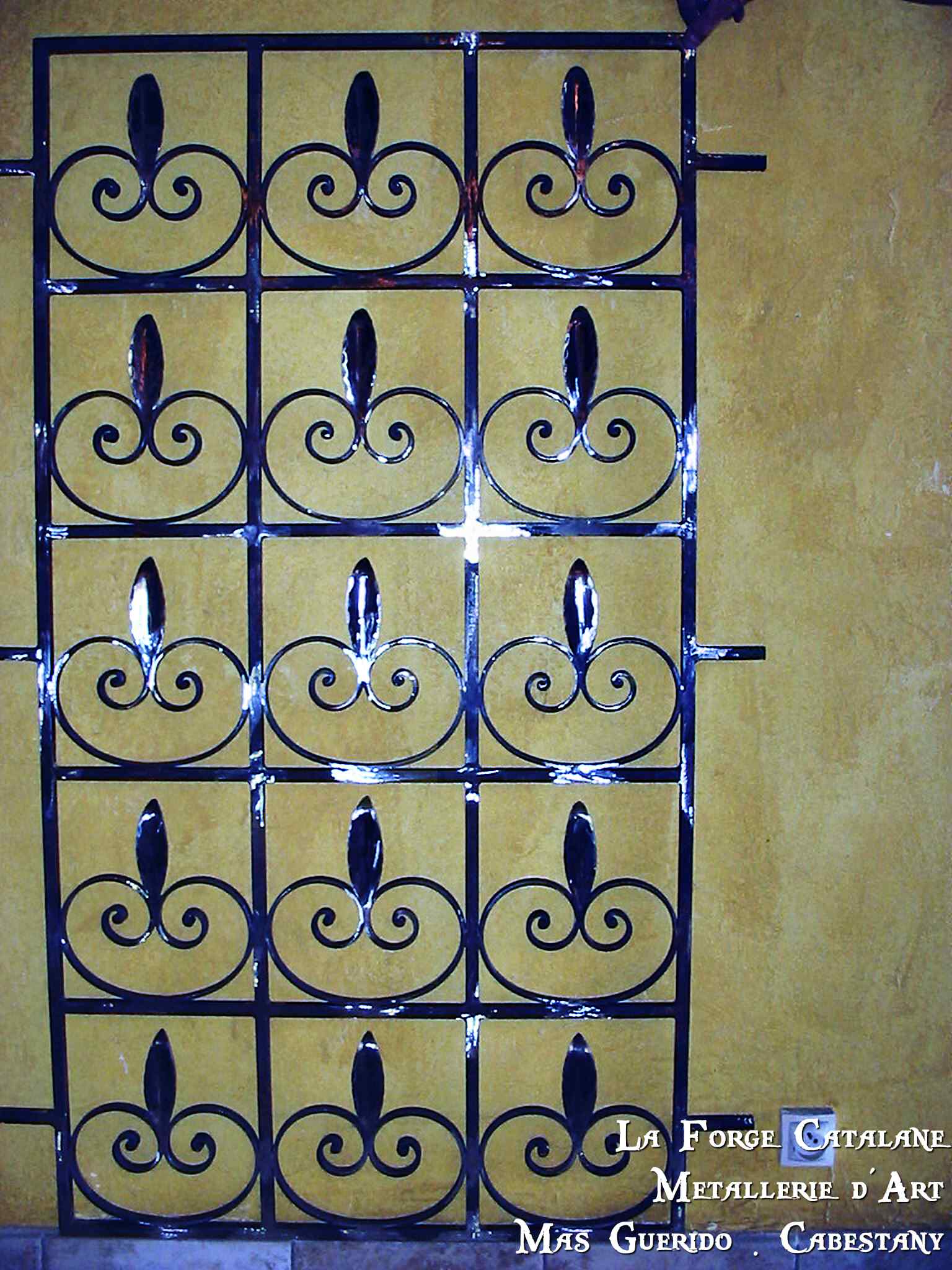 grille volutes fer Forge Catalane Cabestany (2).jpg